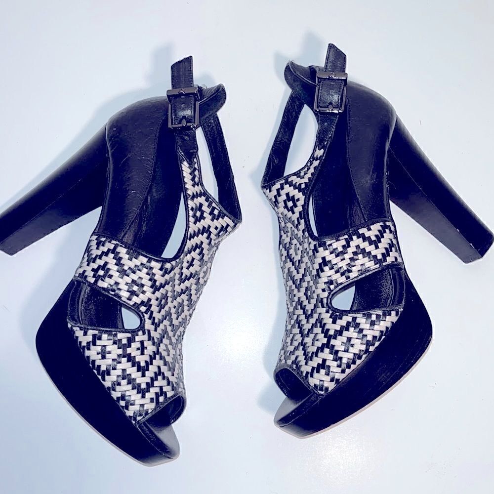 Vintage Elliot Lucca Bernadette Black & white woven leather 4.5” chunky heels